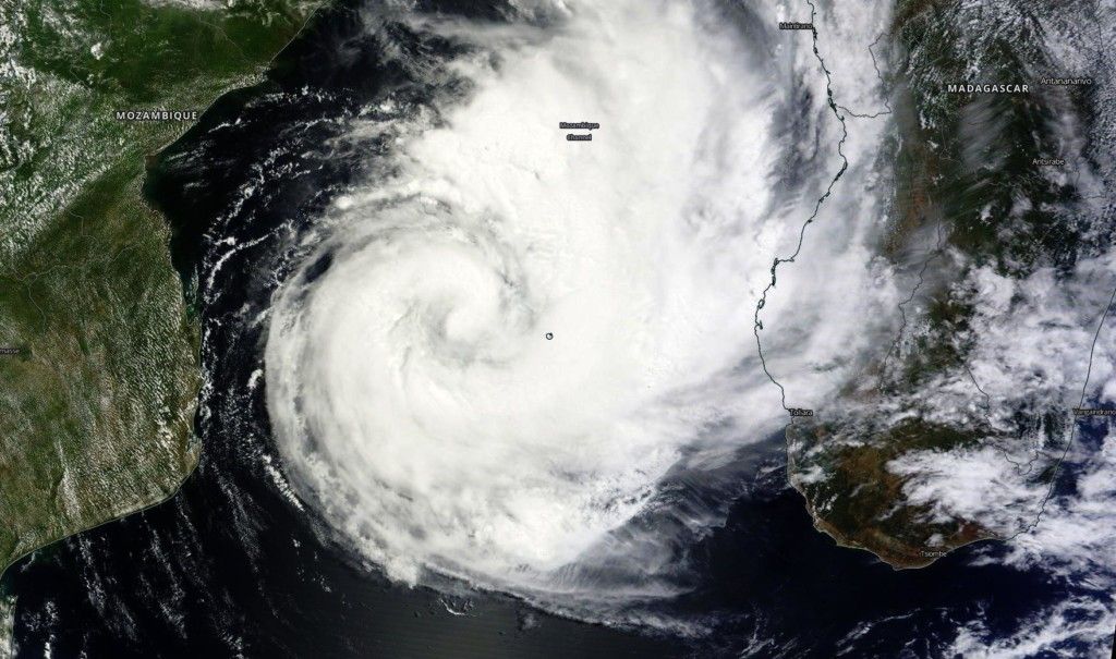 Ciclón Dineo llegando a Mozambique