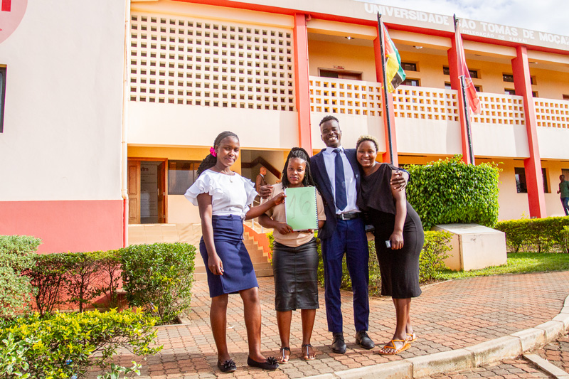 Helton culmina su licenciatura