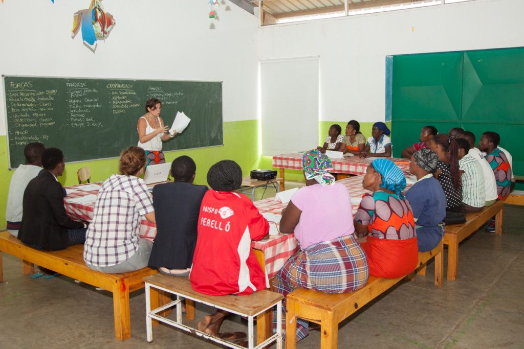 Reunión en el Centro Munti, Fundación Khanimambo