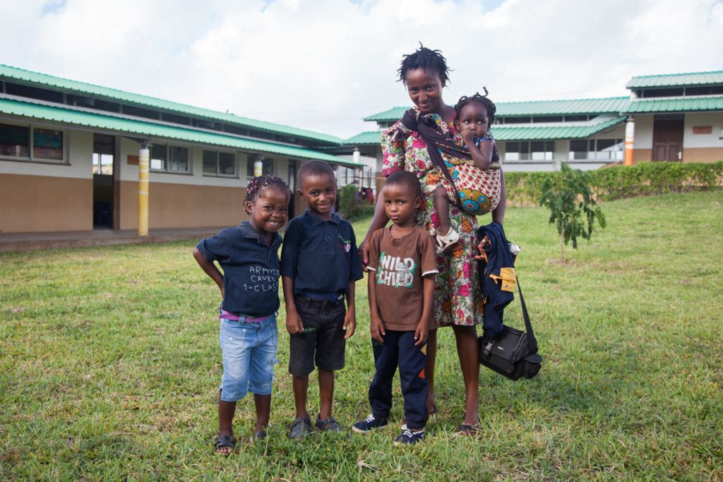 Familia en el Centro Munti. Fundación Khanimambo