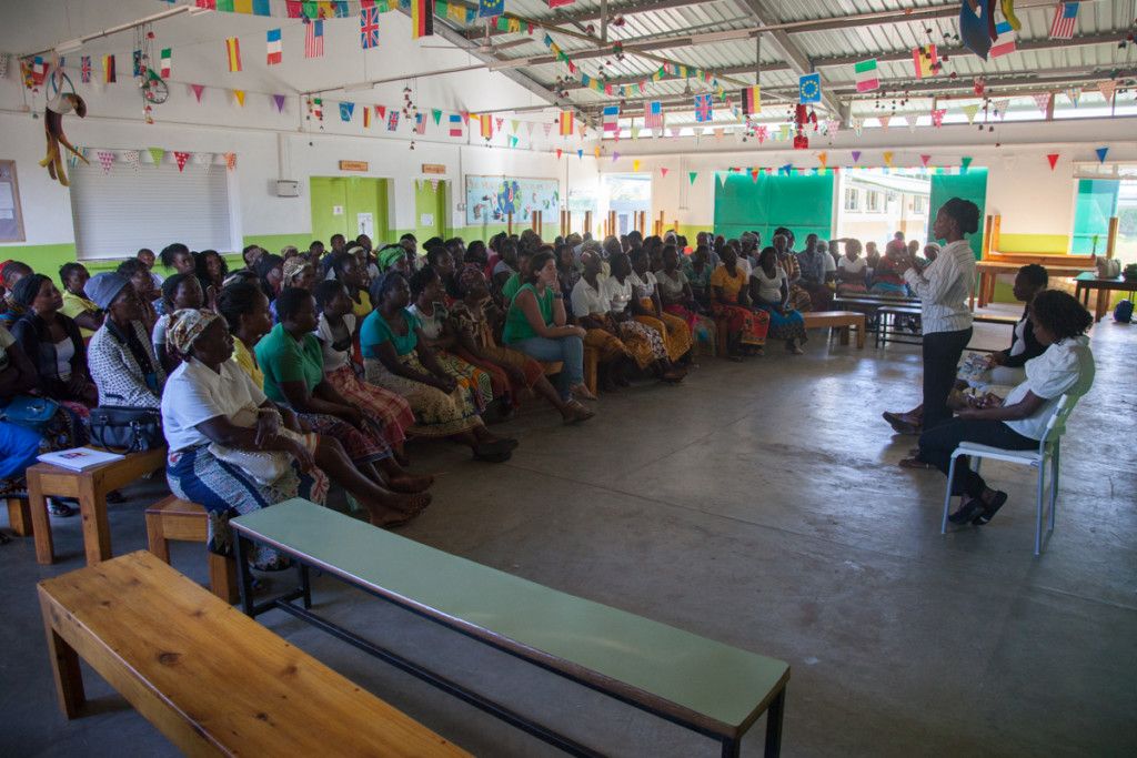 Charla sobre violencia doméstica en la Fundación Khanimambo