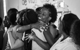 Abrazos en la Fundación Khanimambo