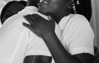 Abrazos en la Fundación Khanimambo