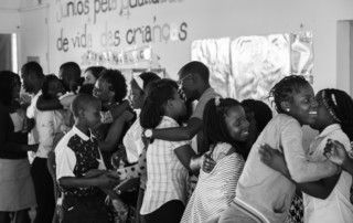 Abrazos en la Fundación Khanimambo