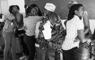 Abrazos en la Fundación Khanimambo