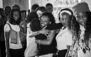 Abrazos en la Fundación Khanimambo