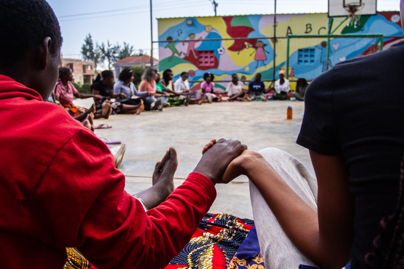 Mujeres participan en la primera sesión del Círculo Wansati en el Centro Munti de Xai-Xai.