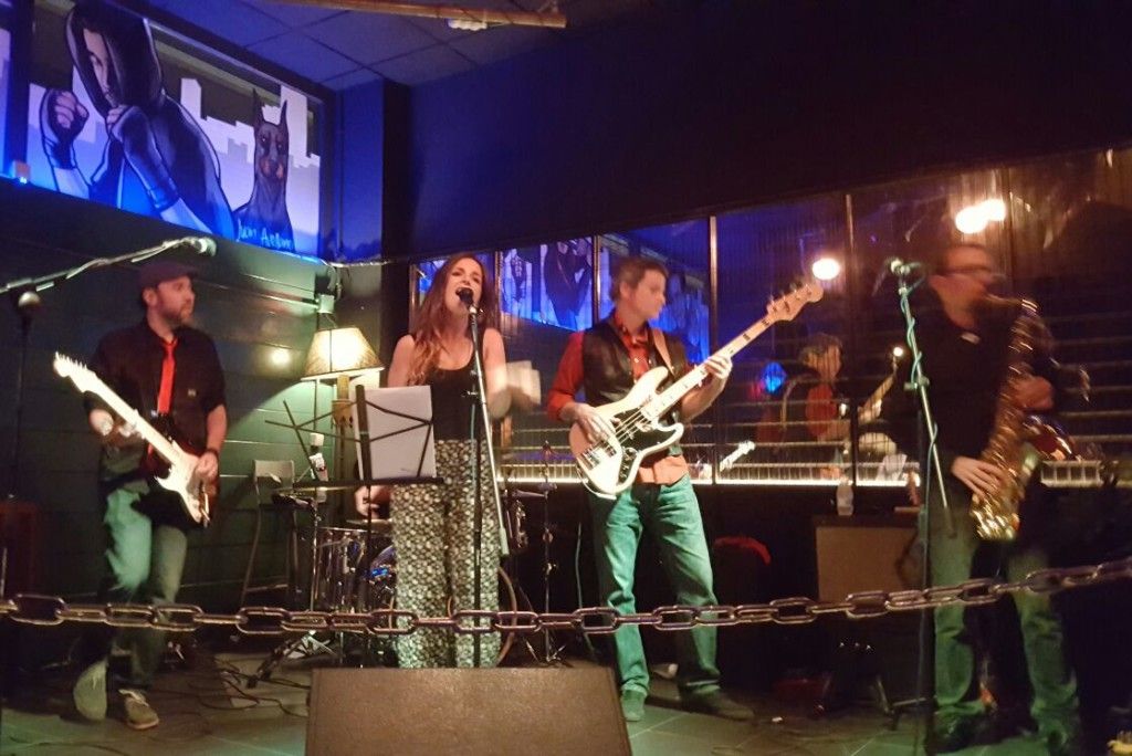 Little Sister canta para la Fundación Khanimambo en la Sala Ghetto de las Rozas