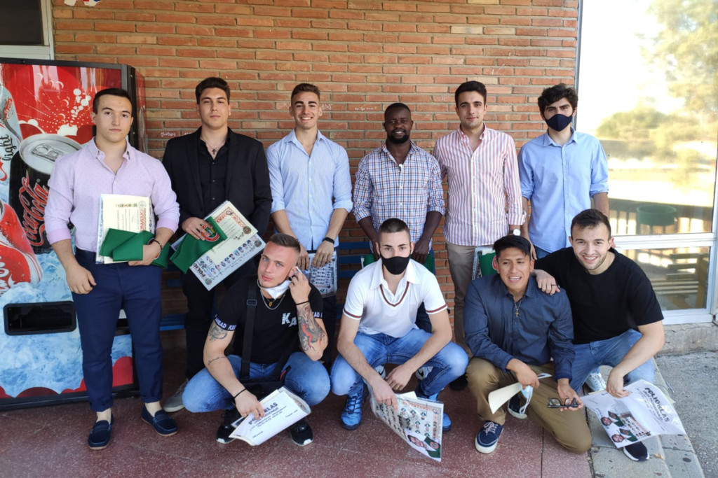 Ernesto Damiao con sus colegas de clase en Toledo